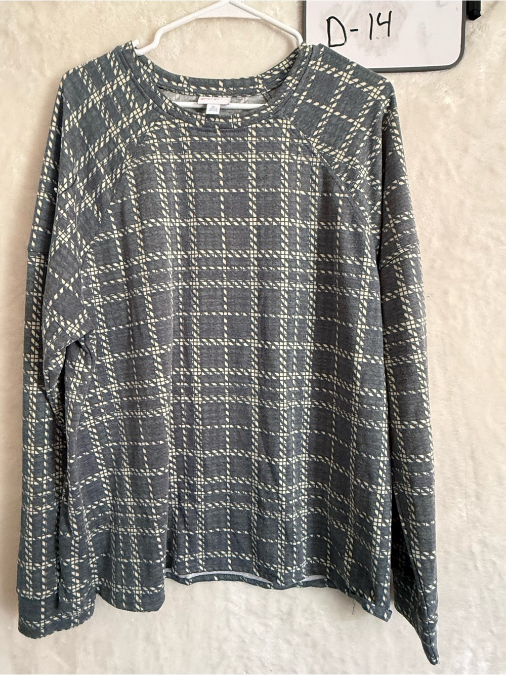 LuLaRoe Women's Long-Sleeve Plaid Tee in Gray and Cream